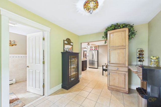 555 Sharps Lot Rd, Swansea, MA 02777