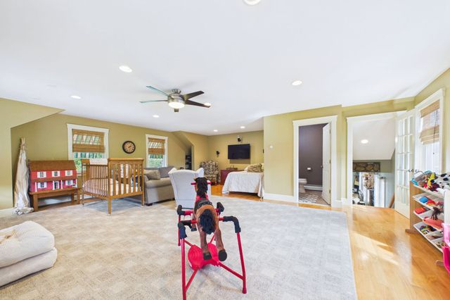 555 Sharps Lot Rd, Swansea, MA 02777