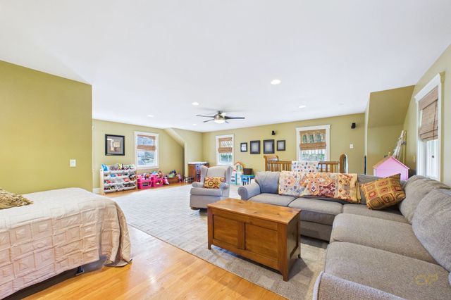 555 Sharps Lot Rd, Swansea, MA 02777