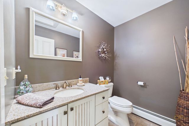 555 Sharps Lot Rd, Swansea, MA 02777
