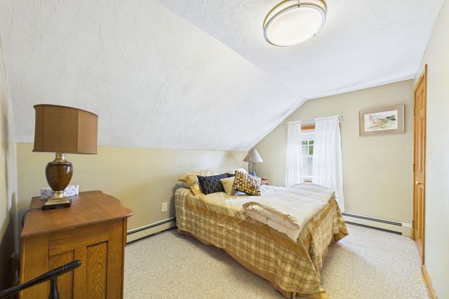 555 Sharps Lot Rd, Swansea, MA 02777