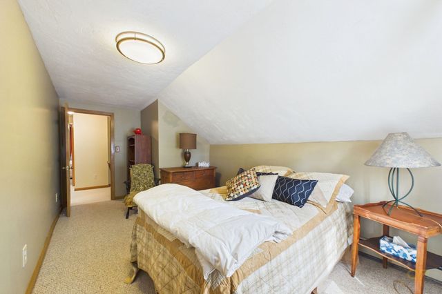 555 Sharps Lot Rd, Swansea, MA 02777