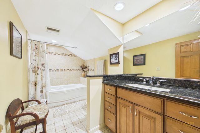 555 Sharps Lot Rd, Swansea, MA 02777