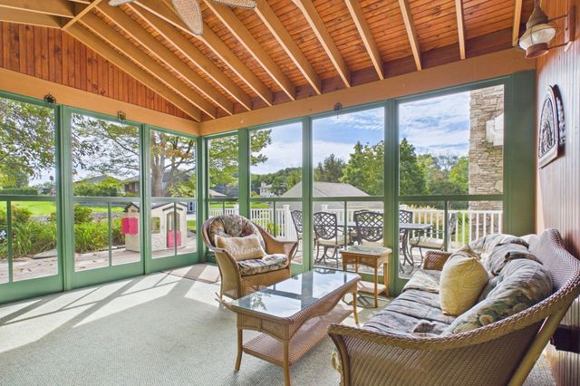 555 Sharps Lot Rd, Swansea, MA 02777