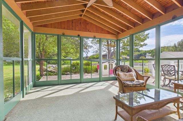 555 Sharps Lot Rd, Swansea, MA 02777
