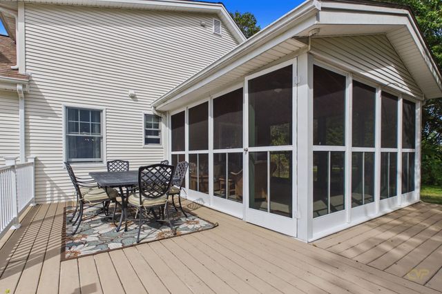 555 Sharps Lot Rd, Swansea, MA 02777