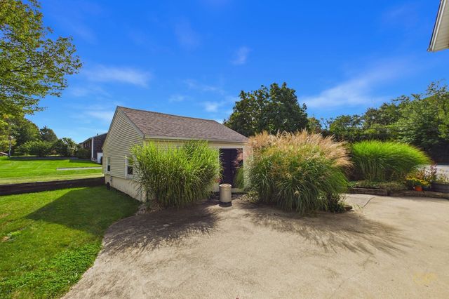 555 Sharps Lot Rd, Swansea, MA 02777