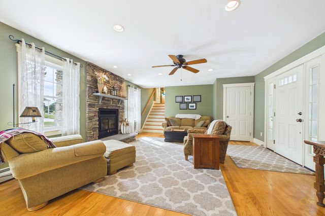 555 Sharps Lot Rd, Swansea, MA 02777