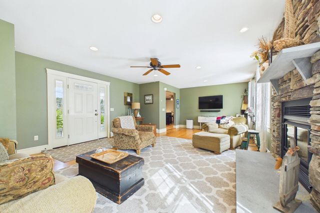 555 Sharps Lot Rd, Swansea, MA 02777