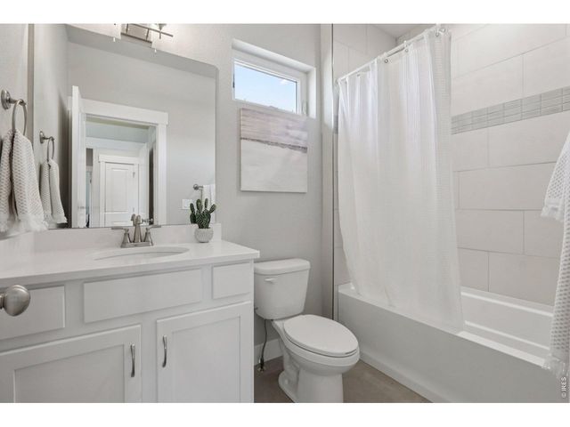 176 High Point Dr, Longmont, CO 80504