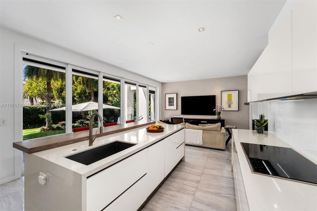 741 Harbor Dr, Key Biscayne, FL 33149