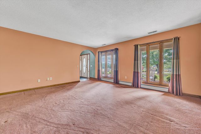 270 Parkside LN, Rocky Mount, VA 24151