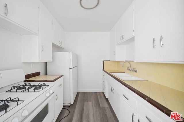 1027 N Edinburgh Avenue 8, West Hollywood, CA 90046