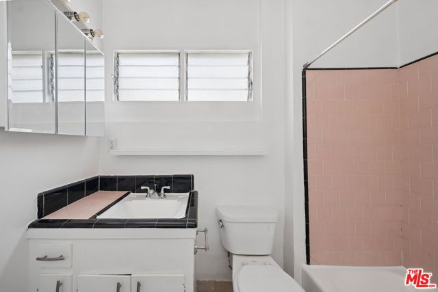 1027 N Edinburgh Avenue 8, West Hollywood, CA 90046