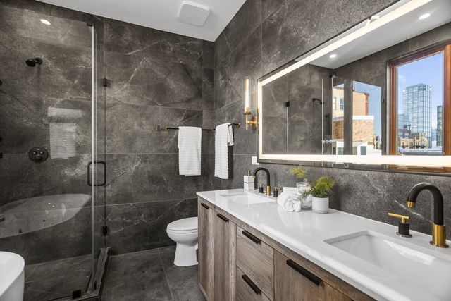 1152 W Fulton Market 4A, Chicago, IL 60607