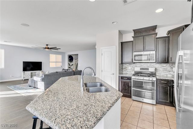 6883 Merril Summit Court, Las Vegas, NV 89142