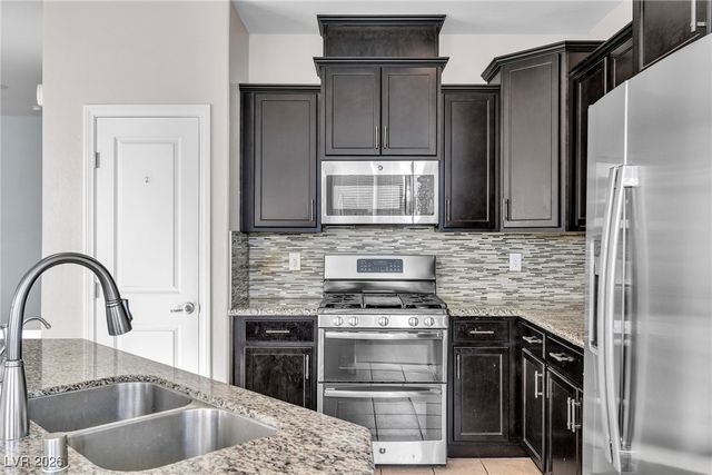 6883 Merril Summit Court, Las Vegas, NV 89142