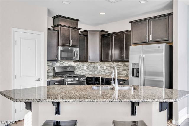 6883 Merril Summit Court, Las Vegas, NV 89142