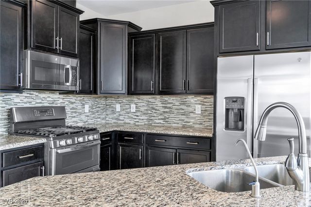 6883 Merril Summit Court, Las Vegas, NV 89142