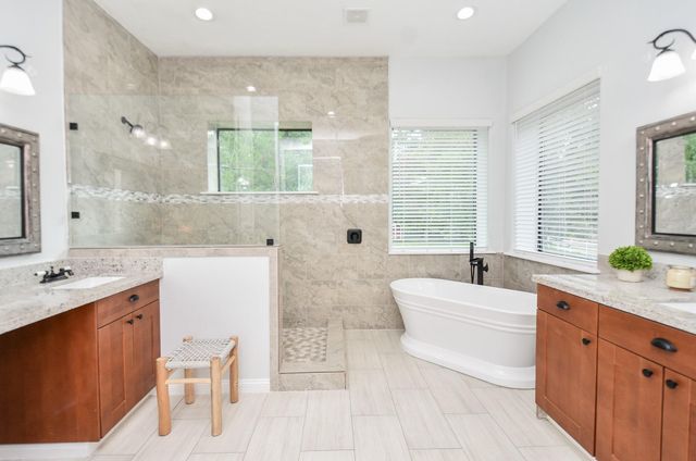 8912 Forest Lake Drive, Montgomery, TX 77316