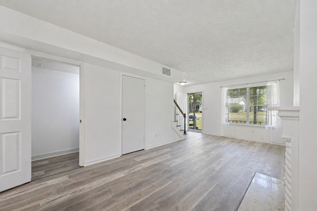 733 Lake Terrace Dr, Nashville, TN 37217