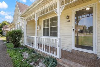 733 Lake Terrace Dr, Nashville, TN 37217