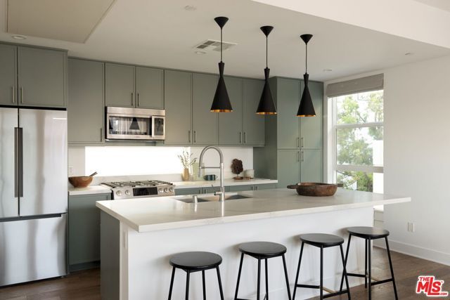 857 Hyperion Avenue, Los Angeles, CA 90029