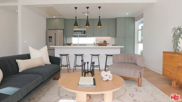 857 Hyperion Avenue, Los Angeles, CA 90029