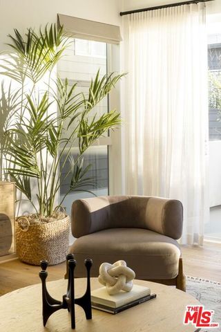 857 Hyperion Avenue, Los Angeles, CA 90029