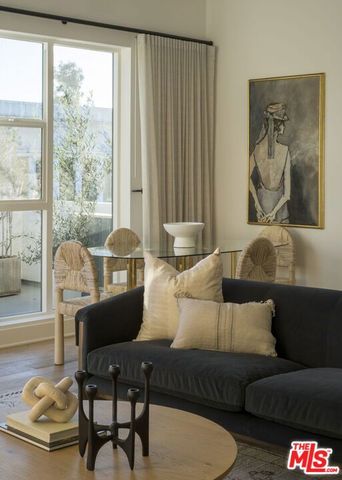 857 Hyperion Avenue, Los Angeles, CA 90029