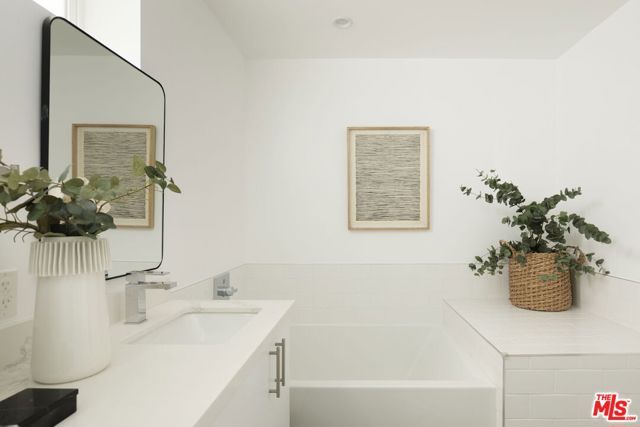 857 Hyperion Avenue, Los Angeles, CA 90029