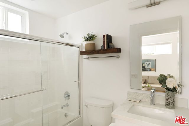 857 Hyperion Avenue, Los Angeles, CA 90029