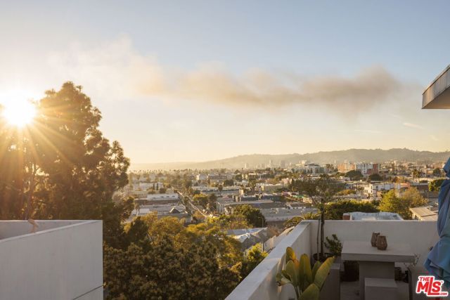 857 Hyperion Avenue, Los Angeles, CA 90029