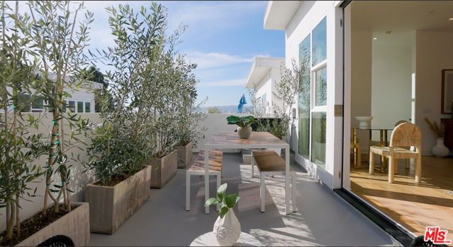 857 Hyperion Avenue, Los Angeles, CA 90029