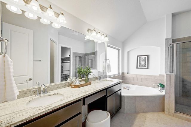 960 Blue Ridge DR, Dripping Springs, TX 78620