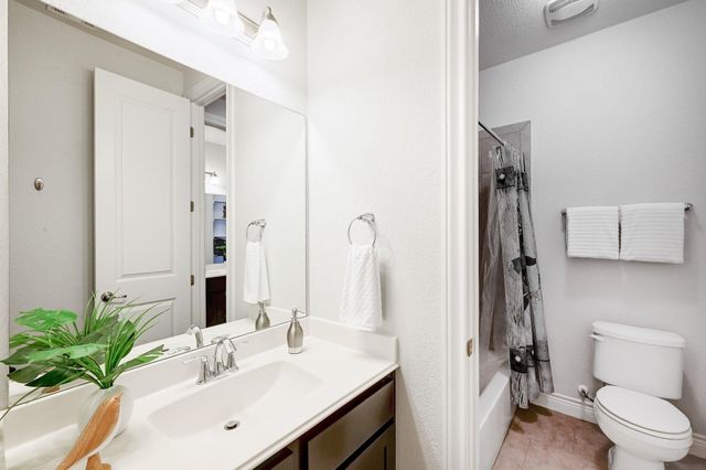 960 Blue Ridge DR, Dripping Springs, TX 78620