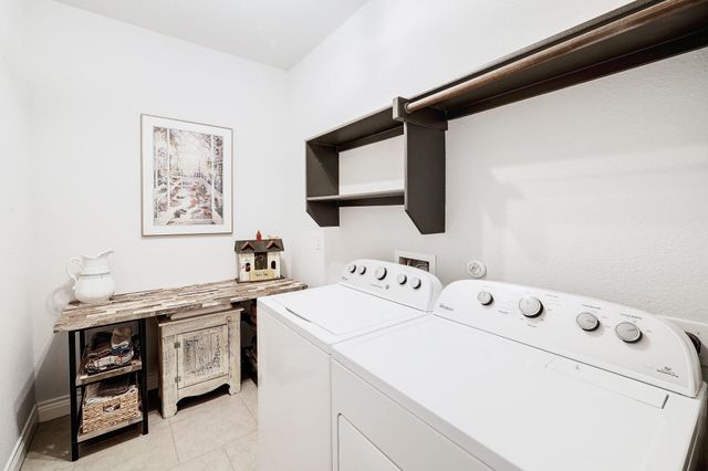 960 Blue Ridge DR, Dripping Springs, TX 78620