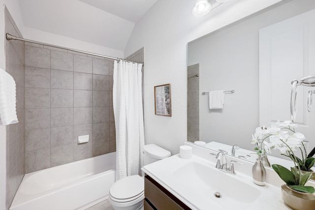 960 Blue Ridge DR, Dripping Springs, TX 78620