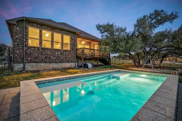 960 Blue Ridge DR, Dripping Springs, TX 78620