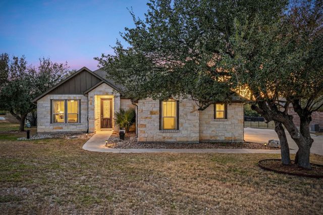 960 Blue Ridge DR, Dripping Springs, TX 78620