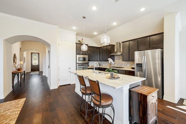 960 Blue Ridge DR, Dripping Springs, TX 78620