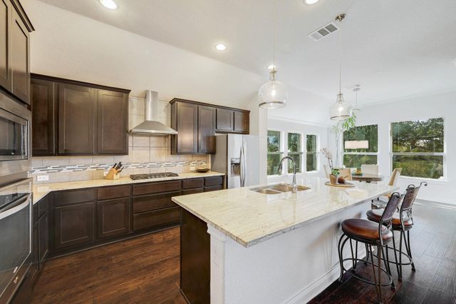 960 Blue Ridge DR, Dripping Springs, TX 78620