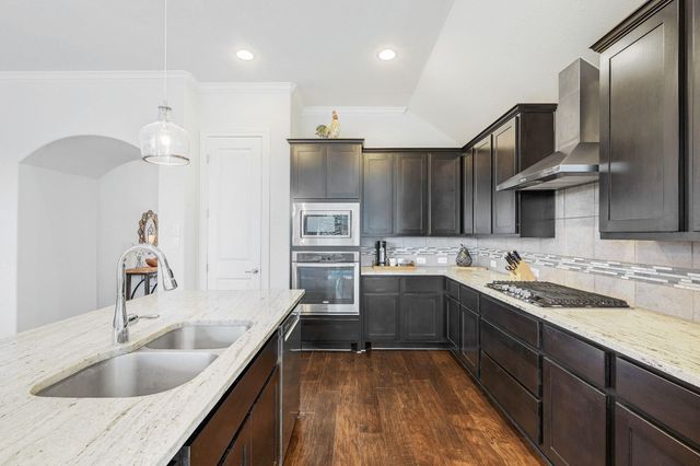 960 Blue Ridge DR, Dripping Springs, TX 78620