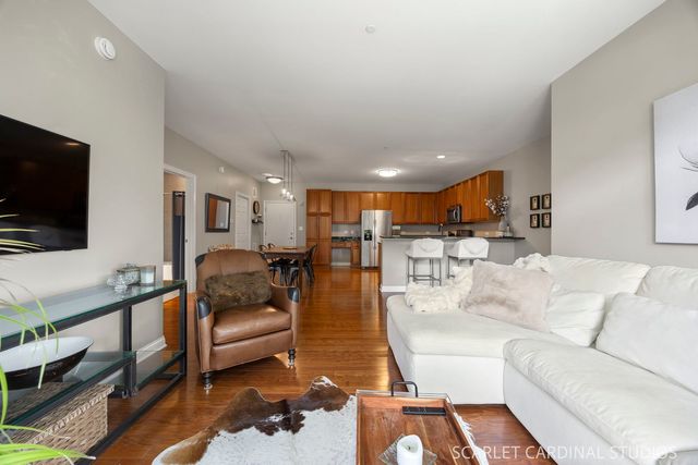 140 S River Street 204, Aurora, IL 60506