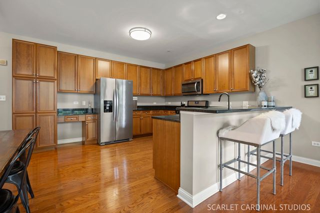 140 S River Street 204, Aurora, IL 60506