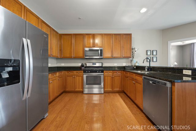 140 S River Street 204, Aurora, IL 60506
