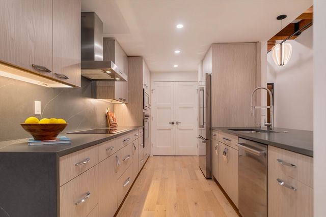 33 Sleeper 409A, Boston, MA 02210