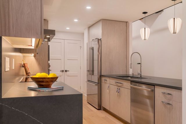 33 Sleeper 409A, Boston, MA 02210