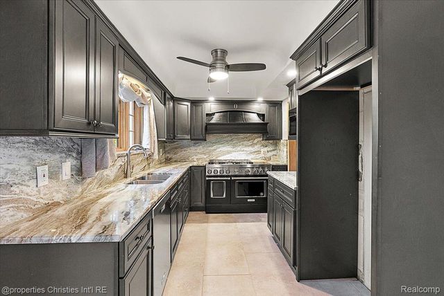 1360 Michigan Boulevard, Lincoln Park, MI 48146