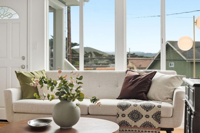 131 Pacific Avenue, Pacifica, CA 94044